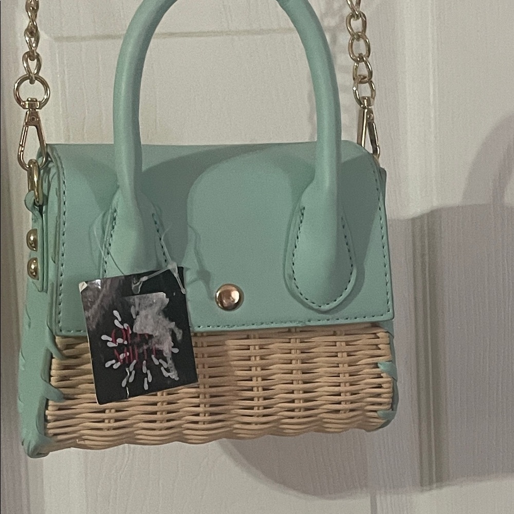 NWT Olivia Miller Mint Green and Tan Woven Handbag small  crossbody 🌺🌸🌹